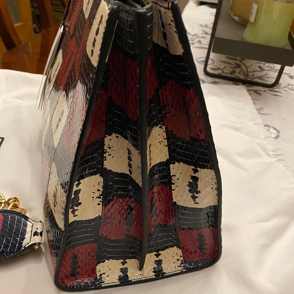 GUCCI♥️RUNWAY BAG♥️NEW❤️Nymphaea snakeskin Tote - Picture 11 of 16